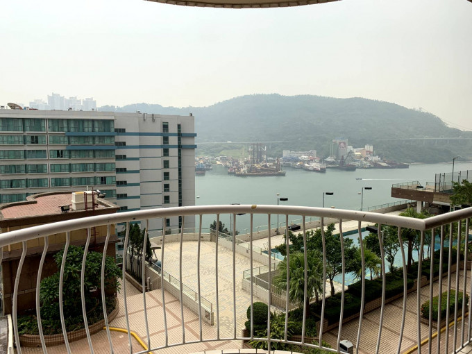 單位外望汀九橋一帶海景,清幽寧靜。