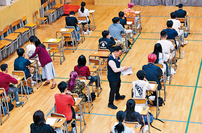 考評局公布明年文憑試時間表，首科舉行筆試的核心科目為中文科。