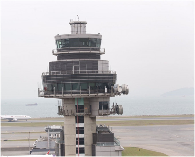 「納沙」逼近台灣，港台兩地航空交通受影響。