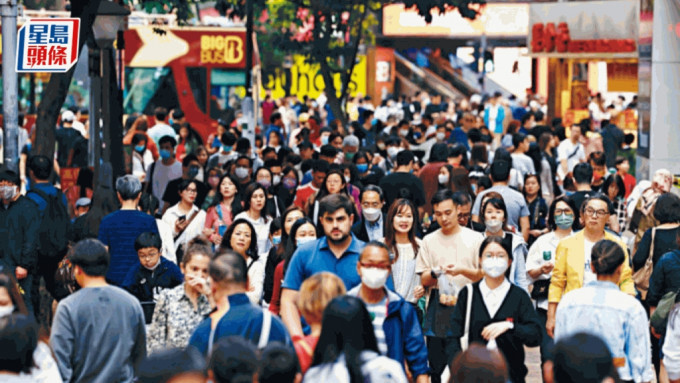 陈振英指现时本港不少专业界别的人手，特别是中层管理及专业人员短缺情况严重。资料图片