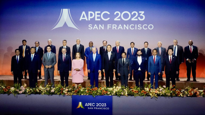 三藩市APEC会议与会领导人大合照。 美联社