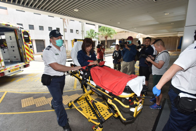 港島徑龍脊遠足扭傷腳 女子獲救送院。