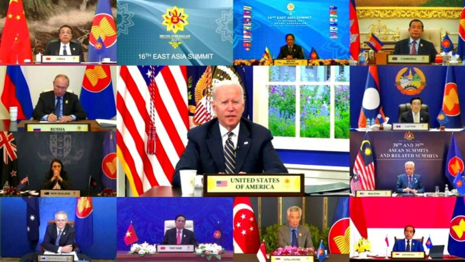 拜登出席透过视像方式举行的东亚峰会。AP图片