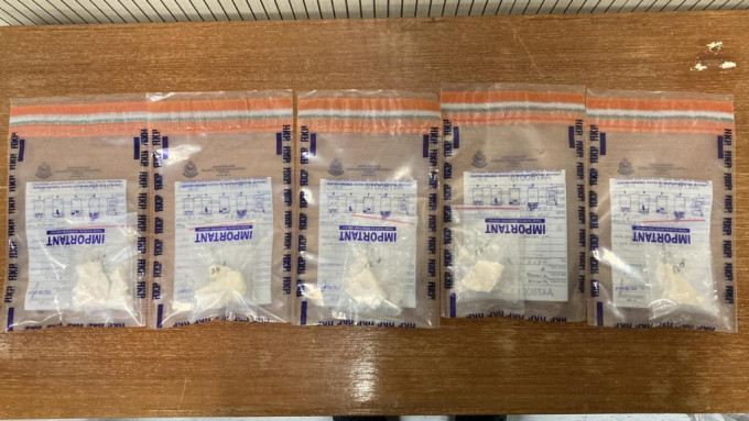 警方行動中一批懷疑毒品包裝工具。圖:警方提供