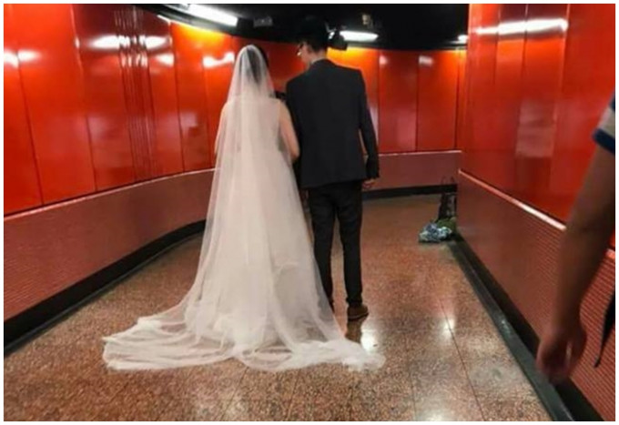 天后地鐵通道拍攝婚紗照。網民Kay Chu圖片