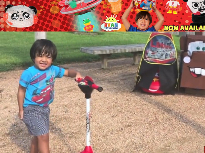 7岁男孩凭「玩具开箱片」大赚1.7亿港元，成为今件度YouTuber吸金王。(网图)