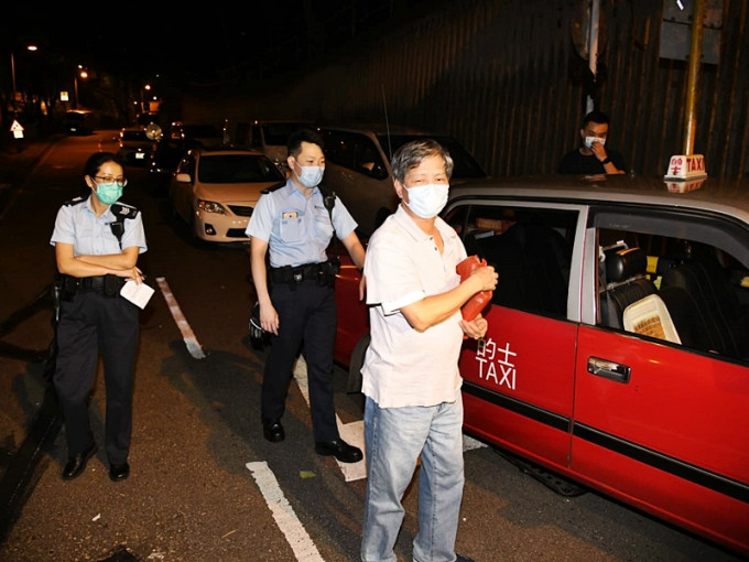 荃湾发生一宗的士劫案，的士司机损失约5,500元财物。