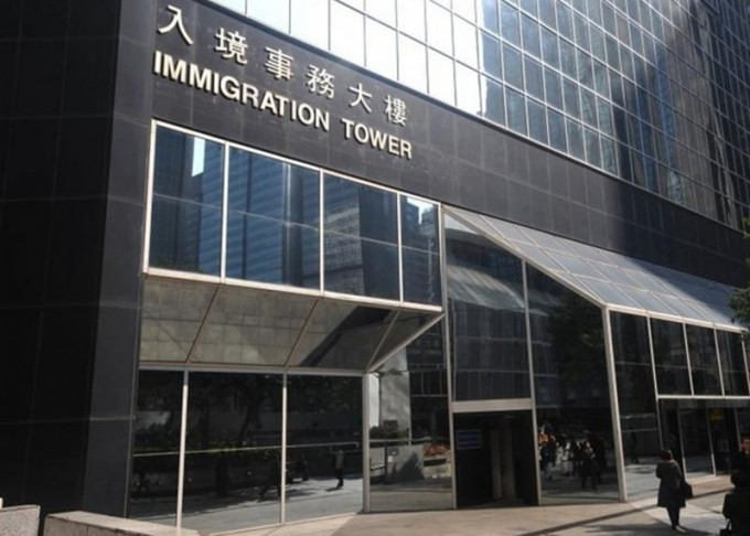 截至本月二日上午九時，入境處收到約一百八十名香港居民的查詢及求助。資料圖片