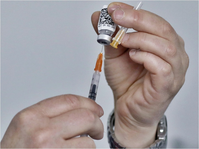 传中国计画7月前批准首款外国疫苗。AP资料图片