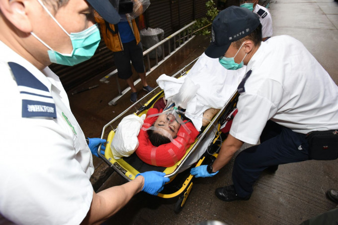 一名男子于九龙城一栋大厦堕楼重创昏迷。