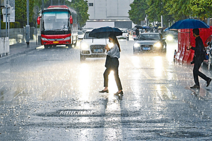 受「木兰」影响，广州市区迎来降雨。