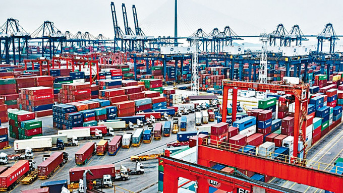 ■本港11月整体出口货值为4744亿元，按年上升25%，高于市场预期增长18%。
