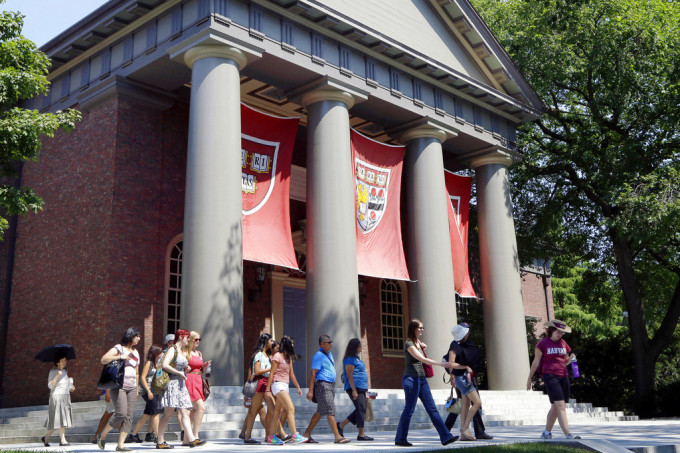 哈佛大学否认取录新生时，对某些种族或群体的学生有偏见。AP图片