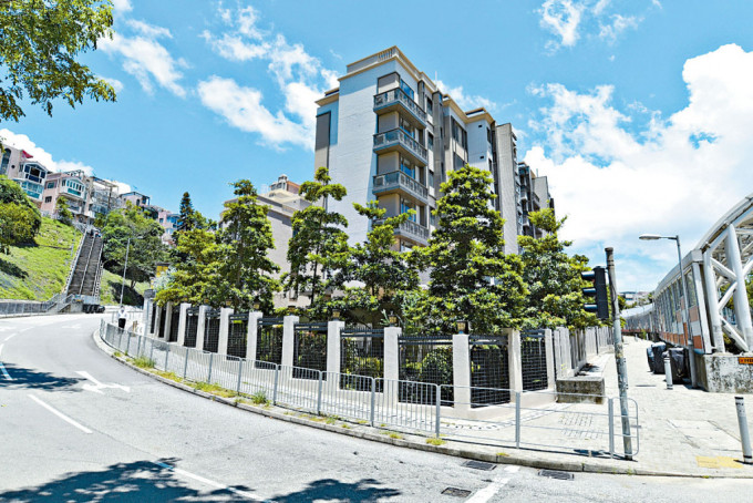 华业控股位于屯门帝湾居录今年首宗成交，一个2房户以1277.6万售出。