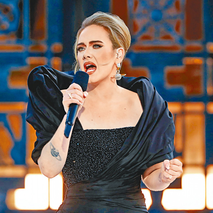 早前指不会出席《英国音乐奖》演出后，Adele亲自留言表示会出席。