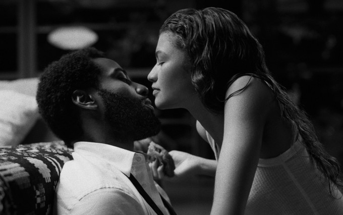 24歲最年輕艾美視后Zendaya與《天能》男主角John David Washington合演黑白愛情片《電影試愛》。
