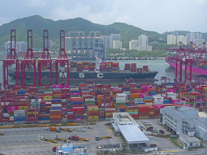 2020年10月与2019年10月比较，香港的商品整体出口货量下跌0.1%