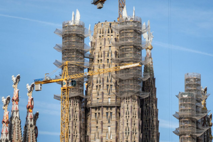 建造工程逾140年，圣家堂5座中央塔楼终完工。网上图片