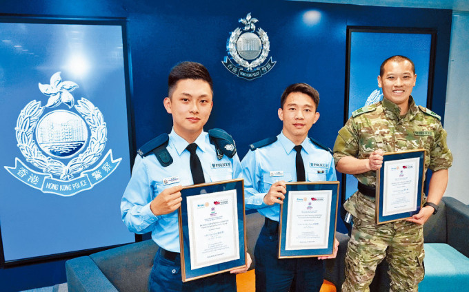 警員劉家俊、張嘉俊及警長鍾浩霖（左至右）榮獲扶輪社卓越職業服務獎，他們均表示助人為警察的本能反應。