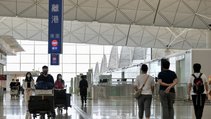 日本限香港航班飞4机场，政府估算未来1个月250航班约6万乘客受影响。资料图片