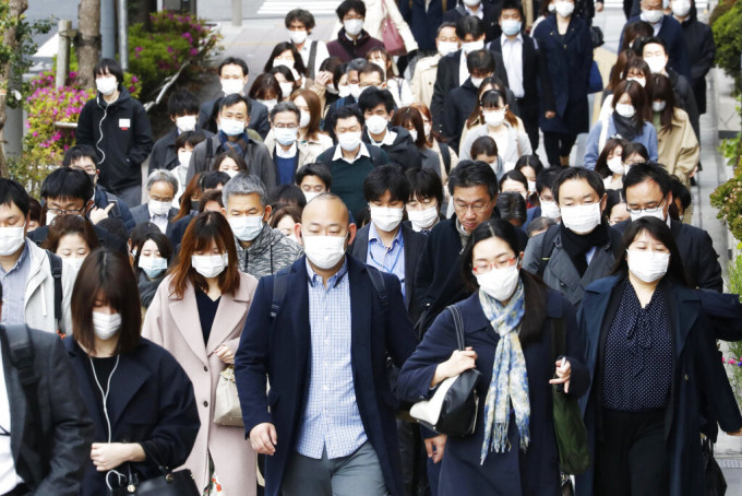 新冠肺炎疫情导致日本医疗系统崩溃。AP