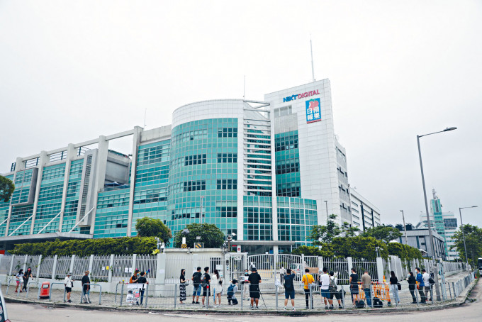 壹傳媒多名前高層涉嫌違反《香港國安法》，集團旗下蘋果日報已停刊。