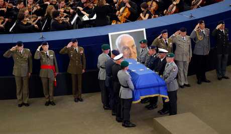 德國前總理科爾葬禮今日舉行。AP