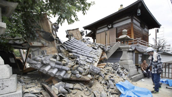 日本的系统只有在判断某地震的最大震度达5弱以上时才会发布警报信息，并列出哪些地区的震度可能达4级以上。路透社资料图片