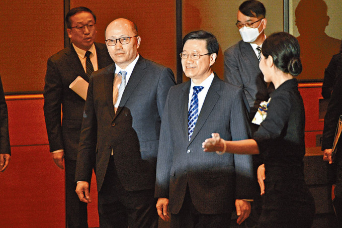 中聯辦主任鄭雁雄及行政長官李家超應邀出席會議並致辭。