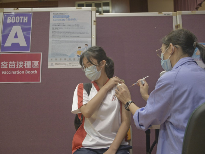 本港已接种逾410万剂新冠疫苗。资料图片
