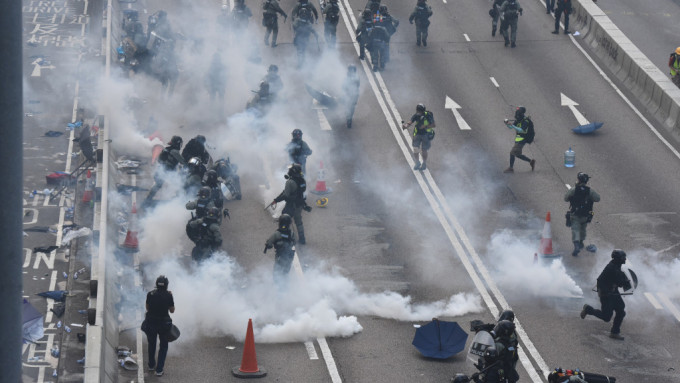 2019年9月29日的「全球反极权游行」，近百人被控于金钟政府总部外一带参与暴动。资料图片