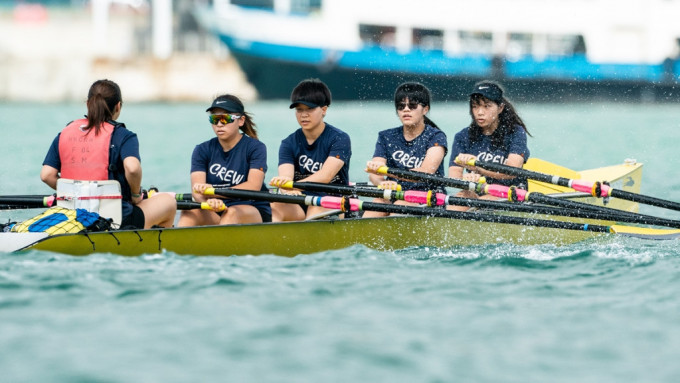 「海岸赛艇香港环岛大赛」及「维港赛艇赛」是香港游艇会每年举办的两场重点海岸赛艇赛事。