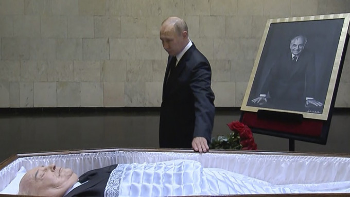 普京將不會出戈爾巴喬夫的喪禮，他今天特別到醫院致意。AP圖片