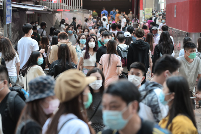 政府延长社交距离。资料图片