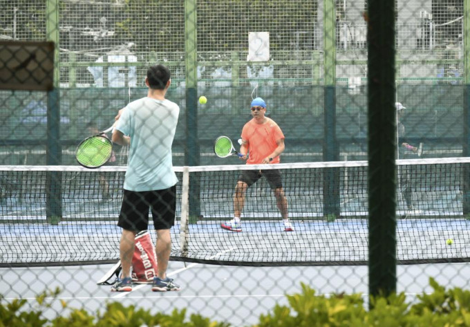 從休閒及健康的角度而言，打網球有助延年益壽。