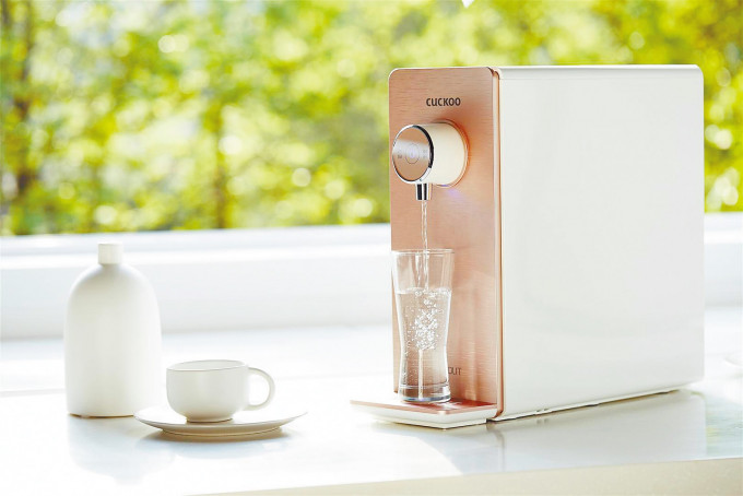 Owell新產品CUCKOO PRINCE TOP型號冷熱直飲淨水機，能去除浮游生物、微生物等雜質，在家飲水更放心。