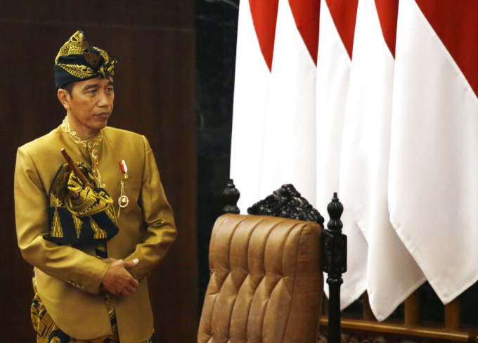 印尼总统维多多正式向国会提出迁都计画。 AP
