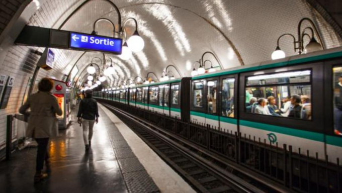 巴黎地铁如果罢工，可能刺激骚乱发生。网上图片