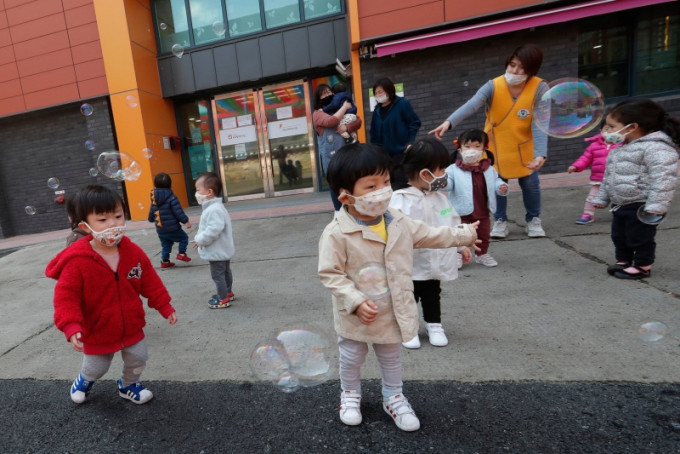 南韓出現兩宗兒童炎症綜合症疑似病例。AP圖