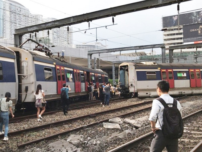 红磡站有列车出轨。网上图片