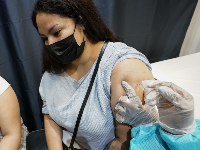 美国纽约及加州要求公务员必须接种疫苗。AP图片
