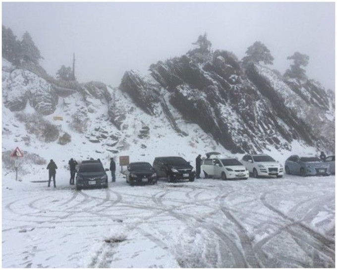 合欢山变成雪国。资料图片