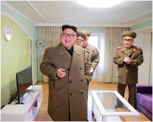 北韓領導人金正恩親臨現場監督，指試驗成功。