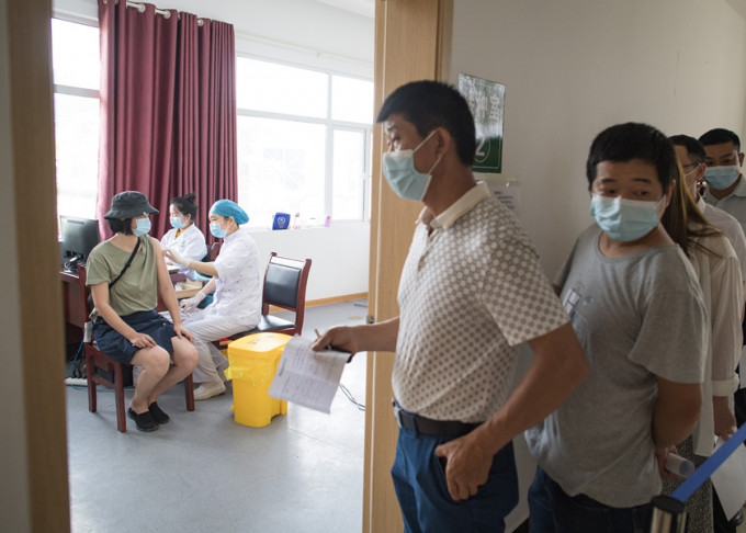 內地公布已接種逾8億劑新冠疫苗。新華社資料圖片