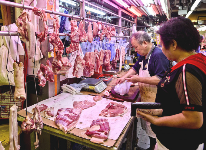 统计处数据显示，新鲜瘦肉的零售价由4月每公斤平均76.5元，暴升逾倍至今年9月的每公斤159元。 资料图片