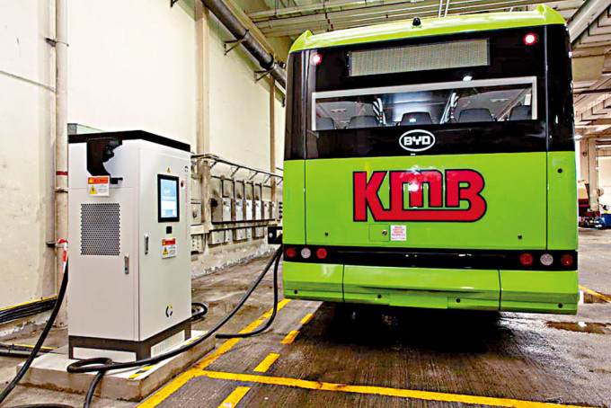 去年投入服务的单层电动巴士，引入电池管理和水冷系统。