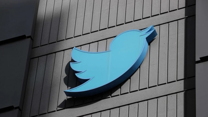 Twitter標誌性的藍鳥雕像最終以10萬美元被拍出。資料圖片