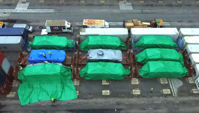 海关去年11月扣查新加坡军队装甲车。资料图片