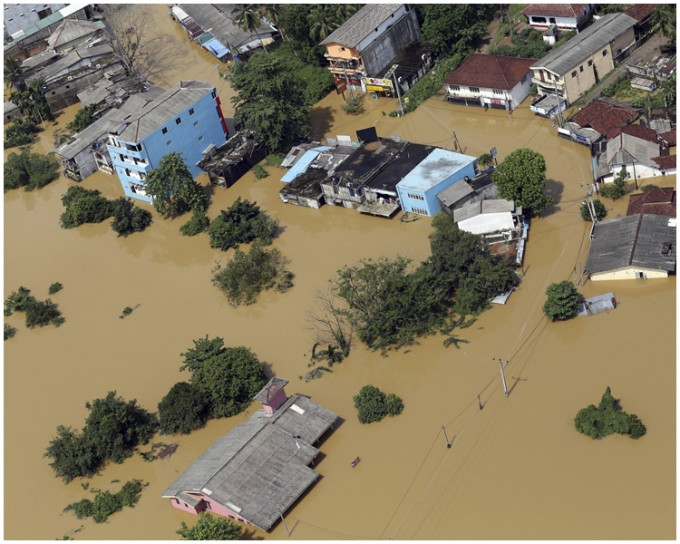 斯里兰卡雨灾后变成一片泽国。AP图片