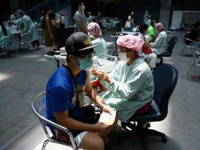 台灣市民陸續打疫苗。資料圖片